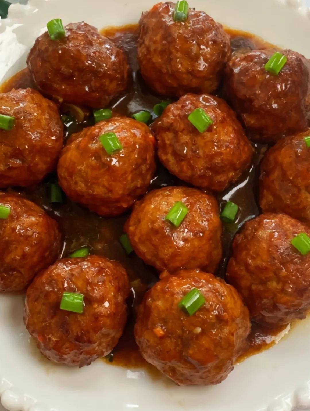 家常烧丸子最好吃的做法，比油炸都香，Q弹多汁！