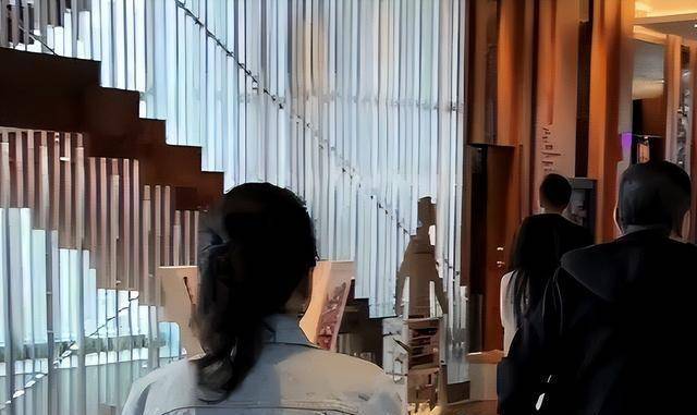 开云官网 -笑喷了！汪大爷能屈能伸，积极配合张兰，小孙孙出生详情曝光