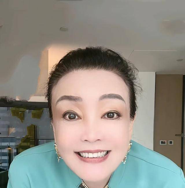 笑喷了！汪大爷能屈能伸，积极配合张兰，小孙孙出生详情曝光