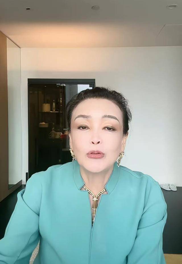 笑喷了！汪大爷能屈能伸，积极配合张兰，小孙孙出生详情曝光